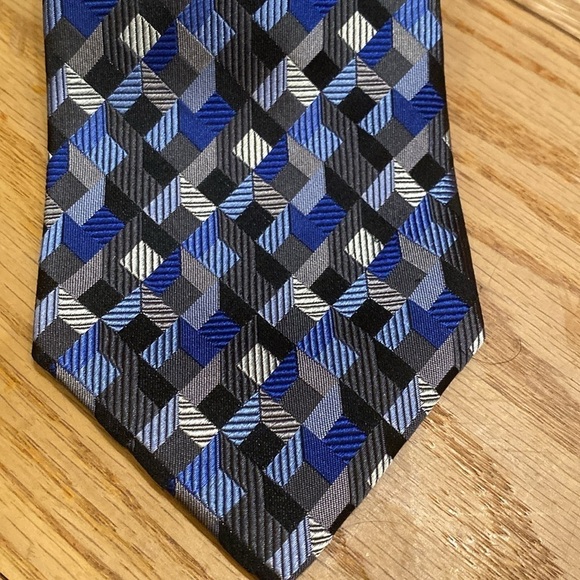 Geoffrey Beene Silk Geometric Brocade Black Blue Grey White Tie - Picture 2 of 7